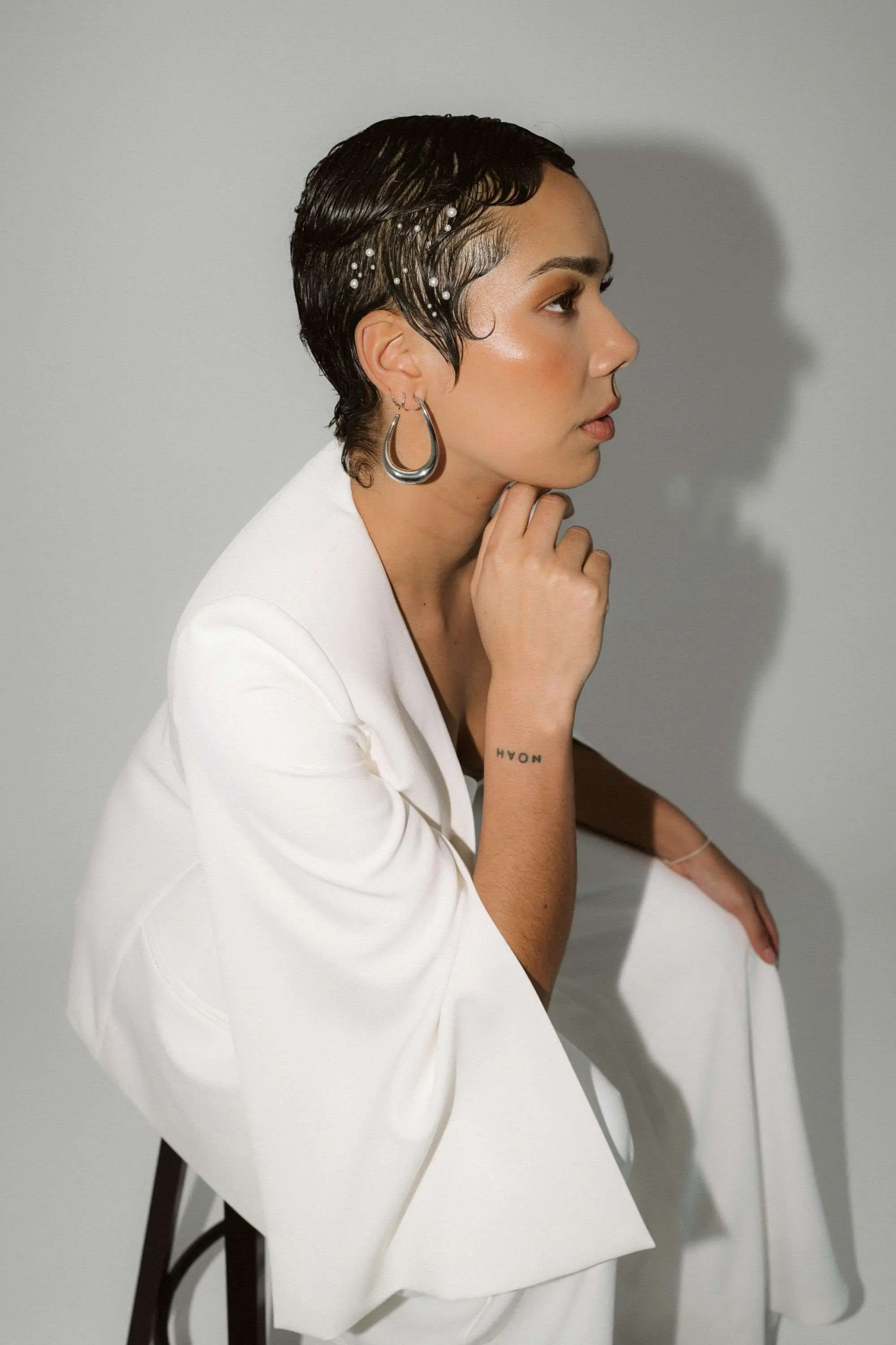 Sarah <br>Foto: Franziska Hohenhövel<br>Zweiteiler: Le Rina via Hochzeitsblume<br>Brautmakeup: Judy R. Makeup