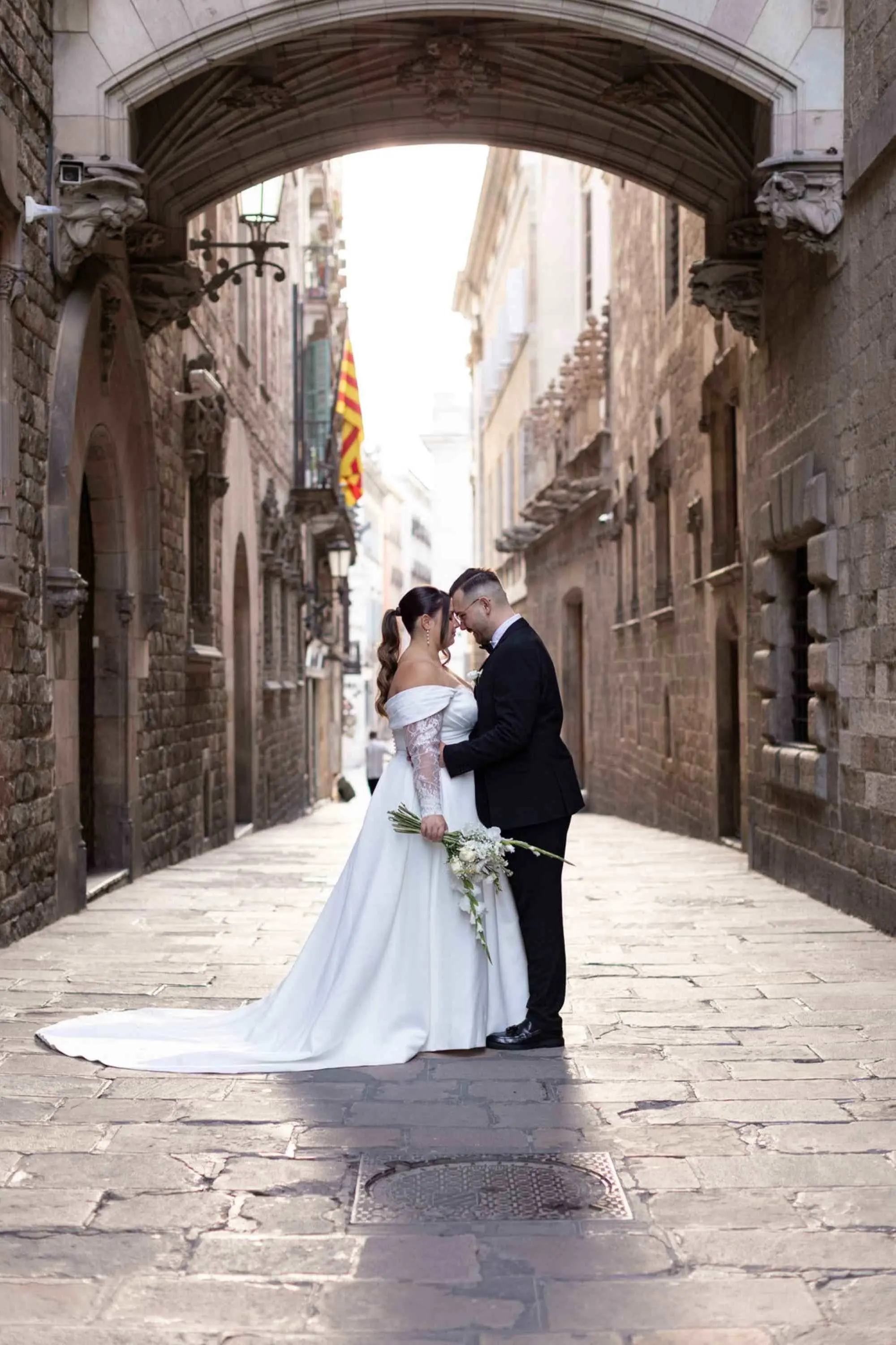 Lisa (@curvymodelcouple)<br>Foto: daniasfotowelt<br>Kleid: Orchideen Brautmoden & Zauberkleid<br>Schmuck: glanzfang Schmuck Design<br>Brautstyling: Judy R. Makeup