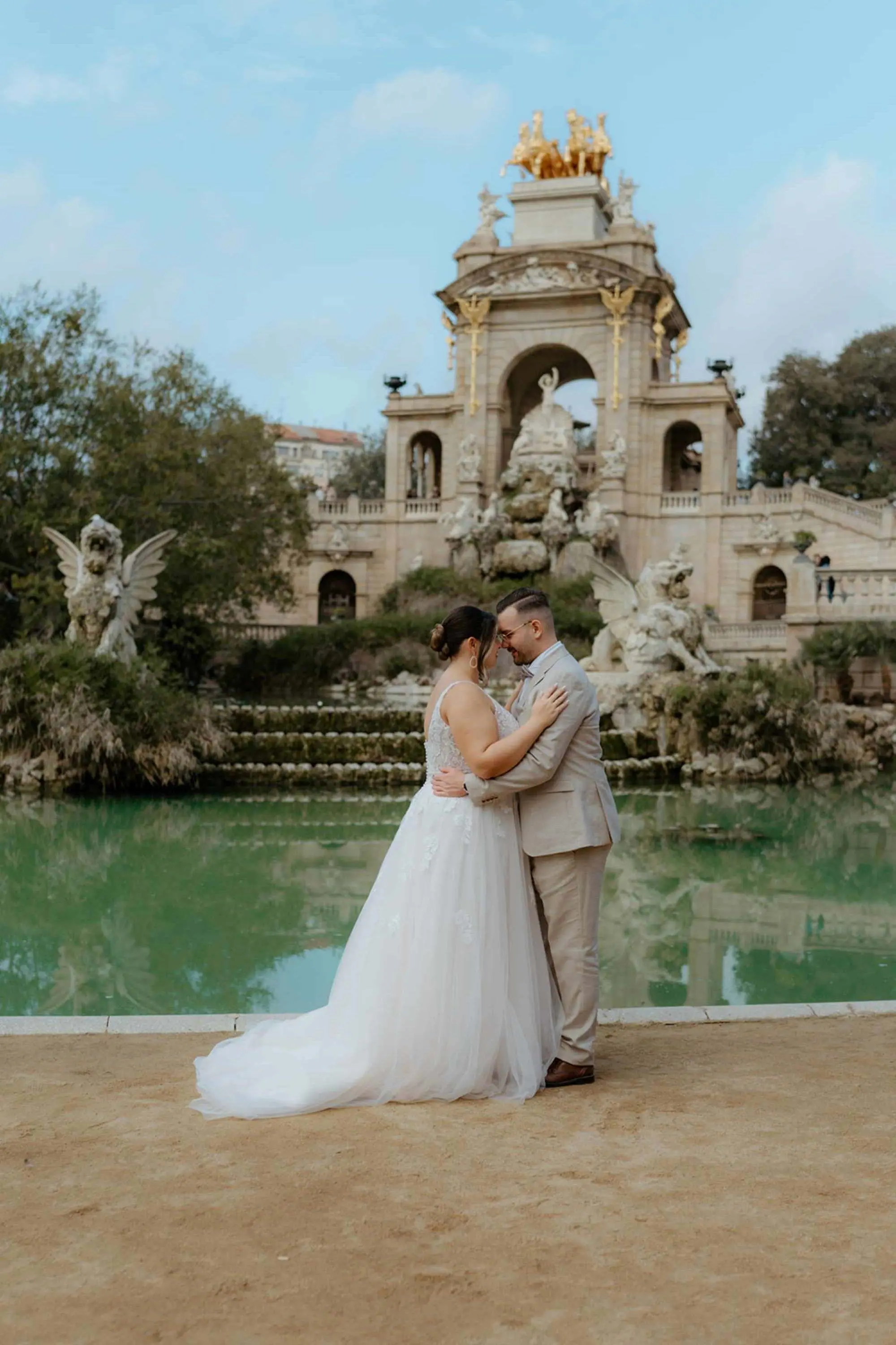 Lisa (@curvymodelcouple)<br>Foto: studio cari<br>Kleid: Orchideen Brautmoden & Zauberkleid<br>Schmuck: glanzfang Schmuck Design<br>Brautstyling: Judy R. Makeup