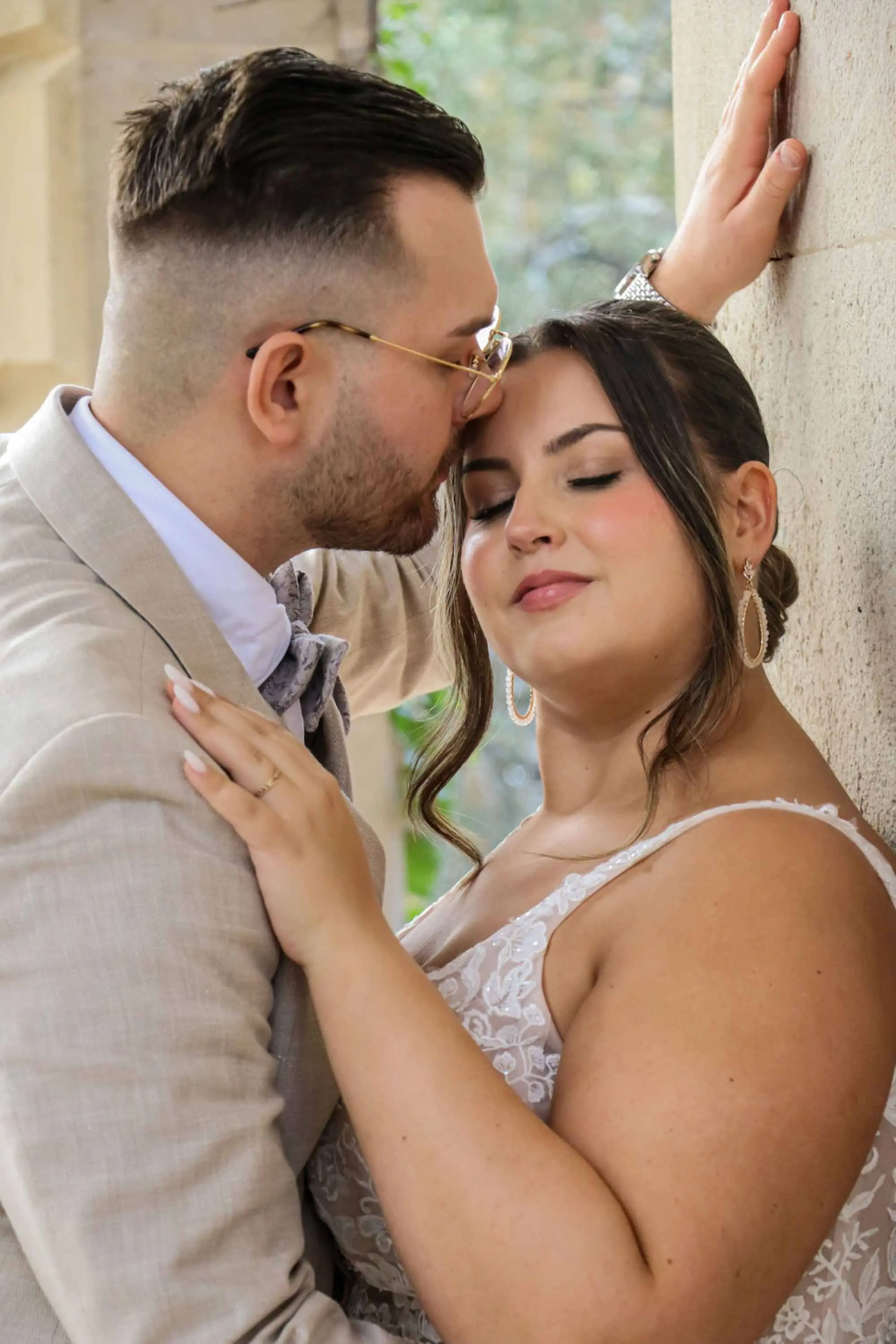 Lisa (@curvymodelcouple)<br>Foto: eyecatcherfotografie<br>Kleid: Orchideen Brautmoden & Zauberkleid<br>Schmuck: glanzfang Schmuck Design<br>Brautstyling: Judy R. Makeup