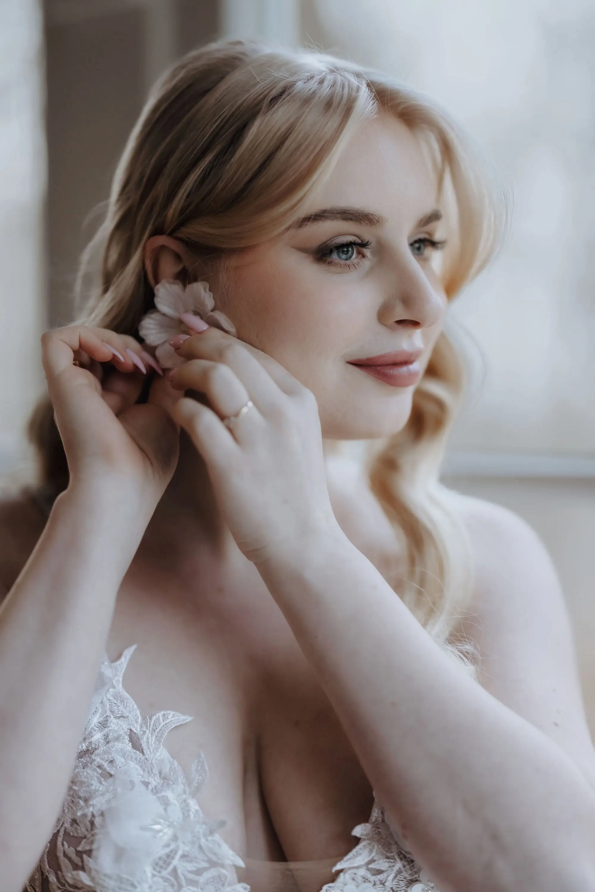 Anna (@shootwithdomke)<br>Foto: Tallygraphy<br>Location: Lewenslust Hildesheim<br>Dekoration: Hochzeitsverleih Goslar<br>Floristik: Mariles Blumenstudio<br>Brautkleid: Cinderellakleider<br>Schmuck: Dalou Jewelry<br>Brautstyling: Judy R. Makeup