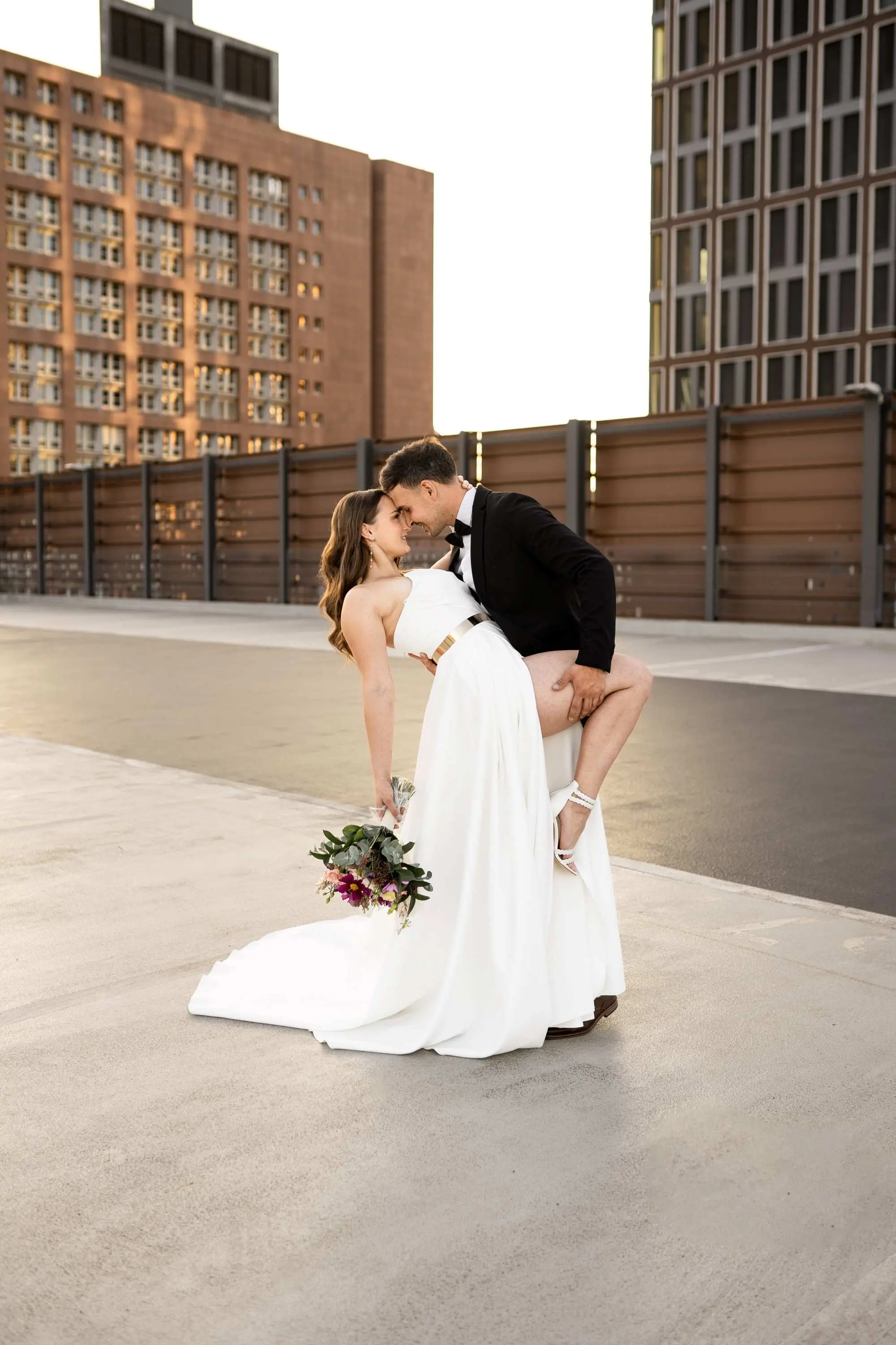 Celine <br>Foto: capturedbycari & kleinstadtfotografie<br>Kleid: ARIAMO via weddingmanufaktur<br>Floristik: margeritas floristik<br>Brautstyling: Judy R. Makeup