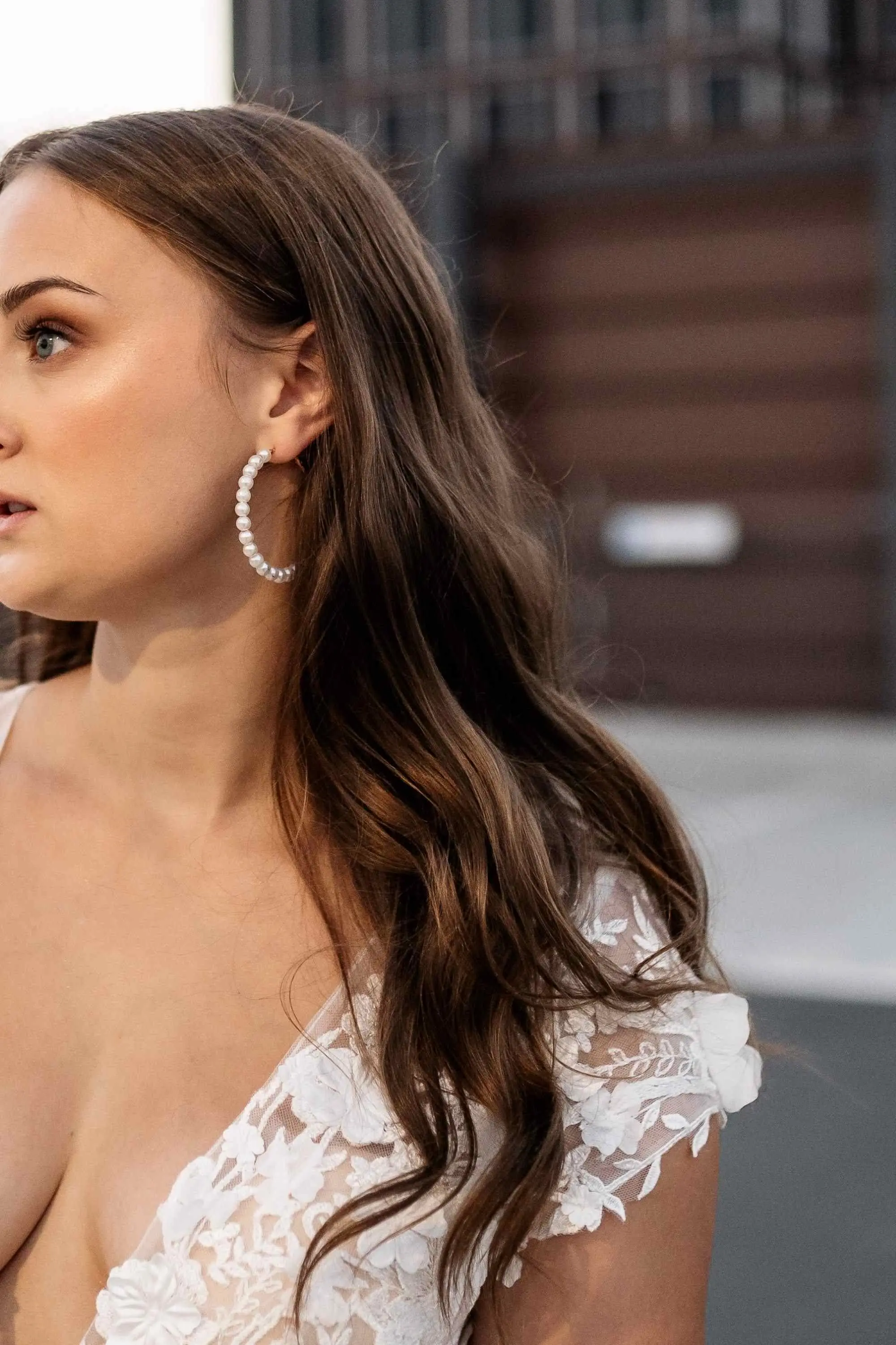 Celine <br>Foto: kleinstadtfotografie & capturedbycari<br>Kleid: IamYours via weddingmanufaktur<br>Floristik: margeritas floristik<br>Brautstyling: Judy R. Makeup