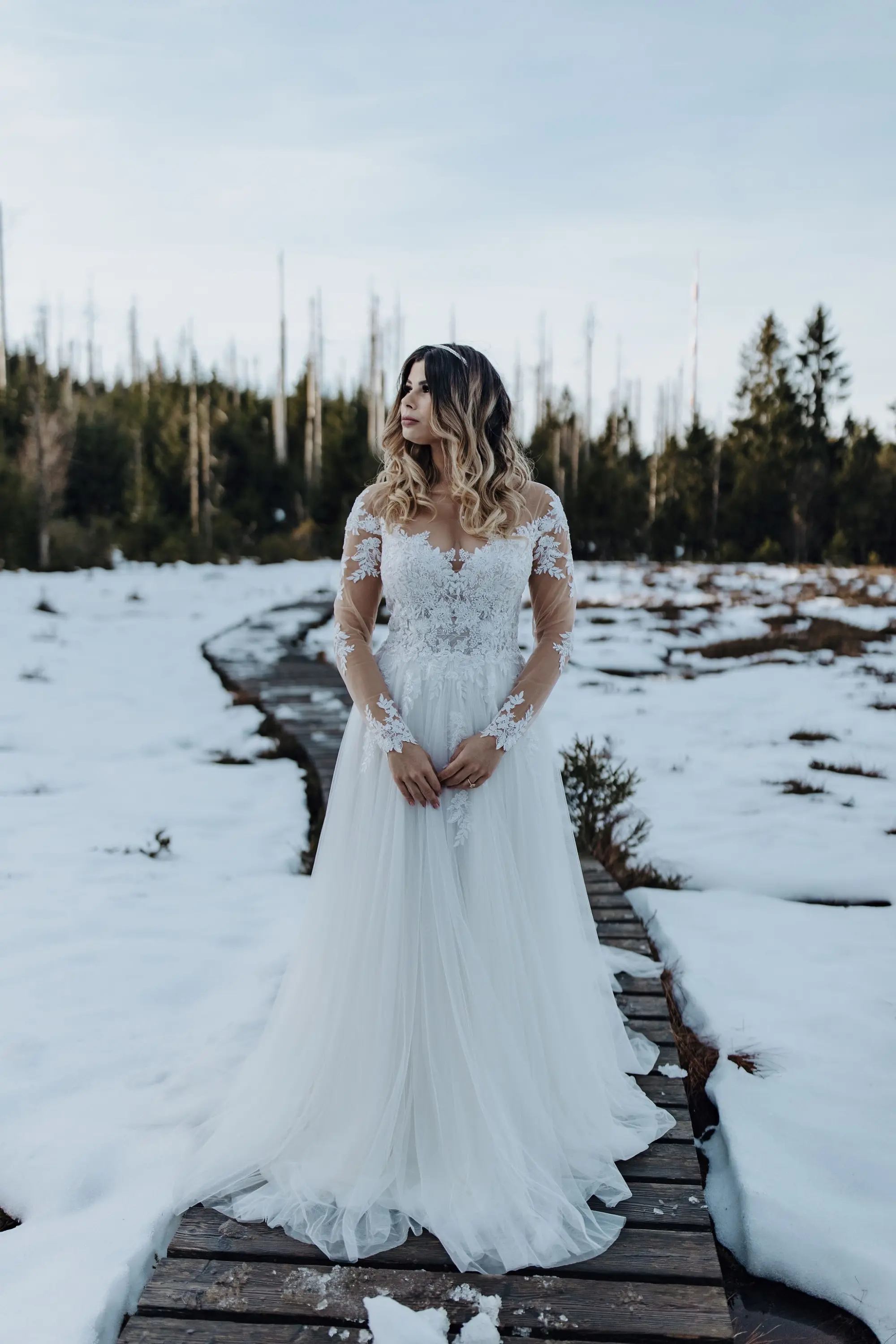 Jasmin <br>Konzept & Planung: Weddings by Leoni<br>Konzept, Planung & Fotografie: Tallygraphy Fotografie<br>Styling: Judy R. Makeup<br>Brautmode & Haarreif: Brautmode Prinzenstraße<br>Herrenausstatter: LO&GO<br>freie Traurednerin: Nele Fandrich<br>Floristik: Meisterfloristik by Gesa<br>Papeterie: Hazy Eventide <br>Models: Jasmin & Pascal