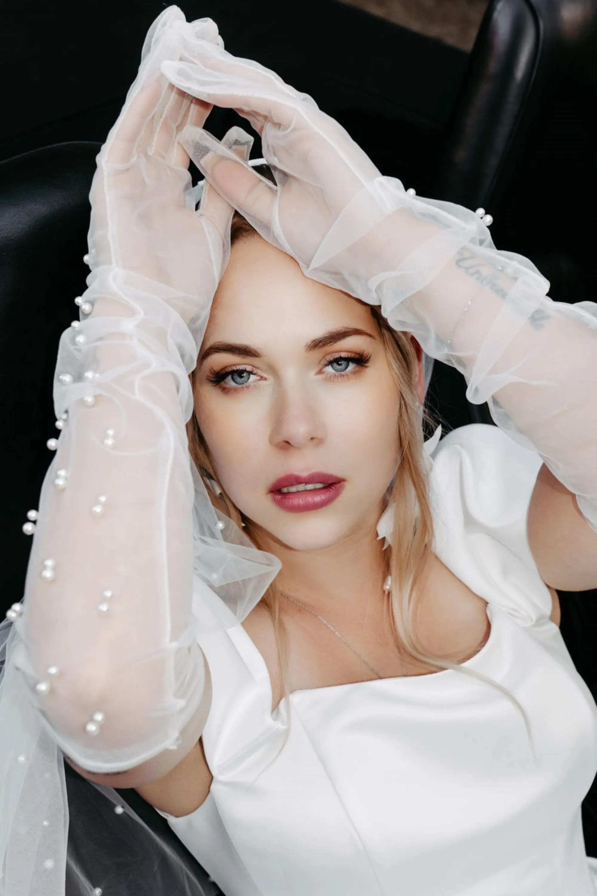 Charlene <br>Foto: vild details<br>Kleid: Studio Bötel<br>Organisation: Be Unique Workshop<br>Brautstyling: Judy R. Makeup