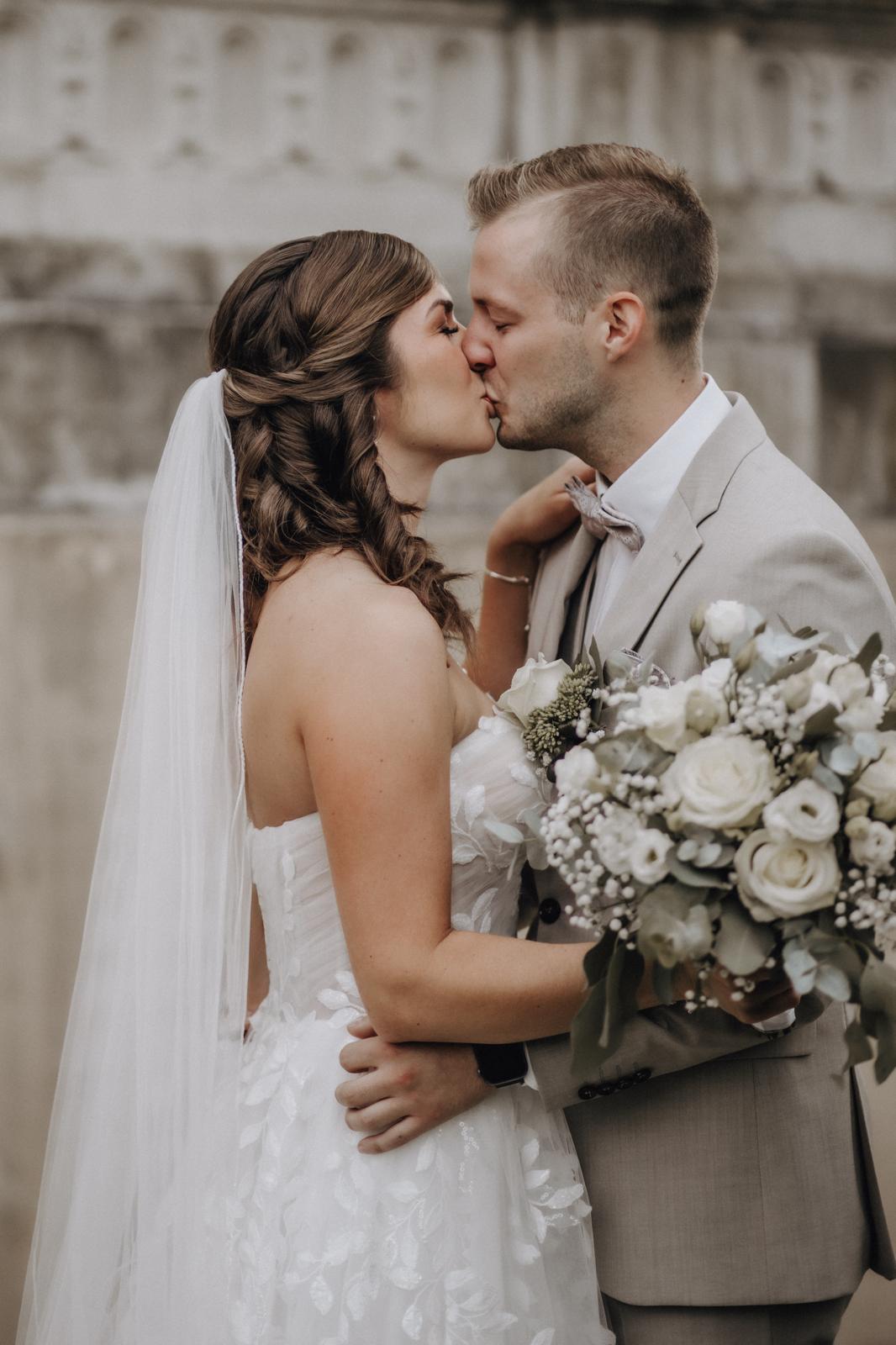 Celine <br>Foto: Nastassja Adler<br>Brautstyling: Judy R. Makeup