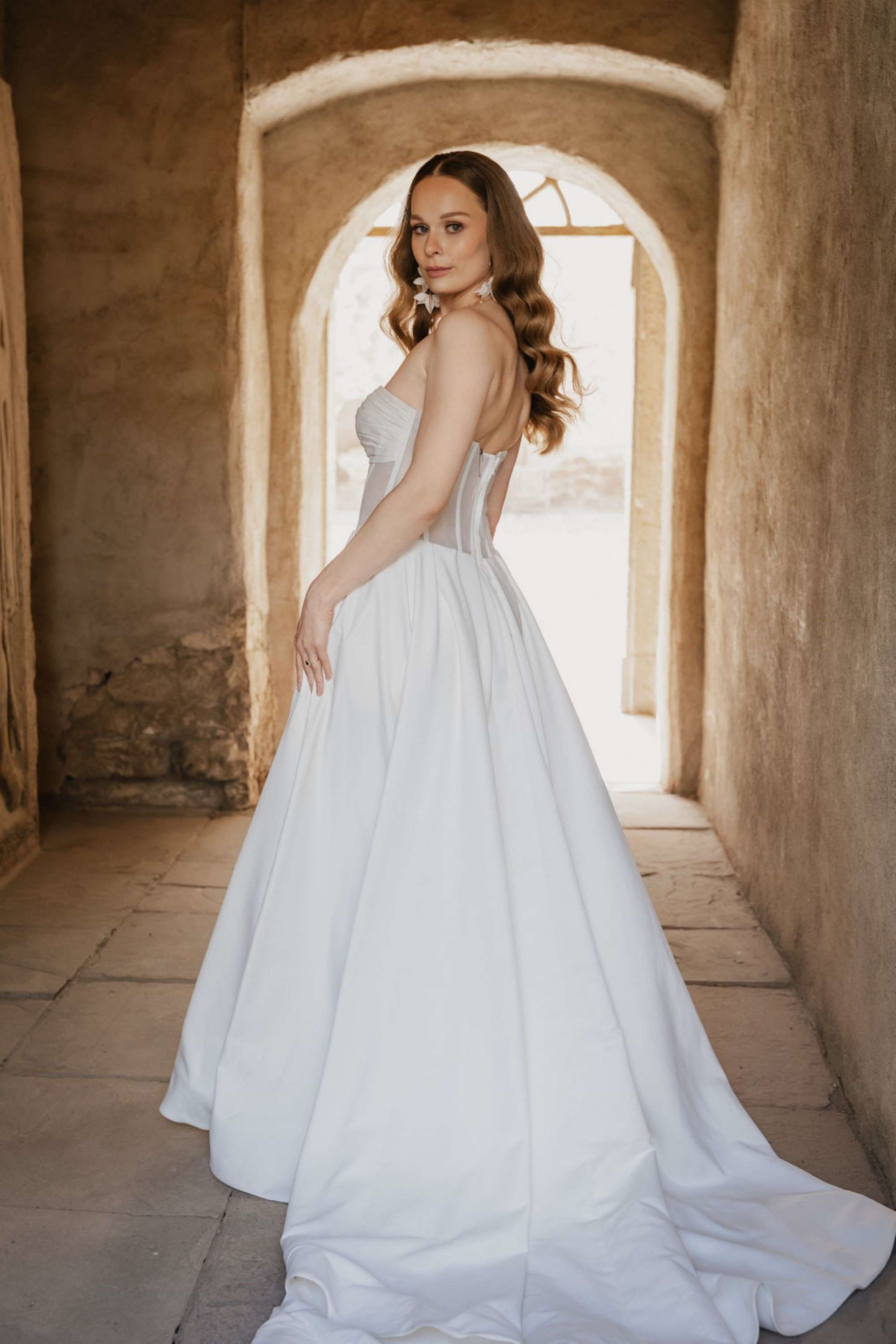 Laura <br>Foto: Gotsch Weddings<br>Organisation: Kiana Events<br>Kleid: Lenaia Bridal<br>Location: Rittergut Lucklum<br>Brautstyling: Judy R. Makeup