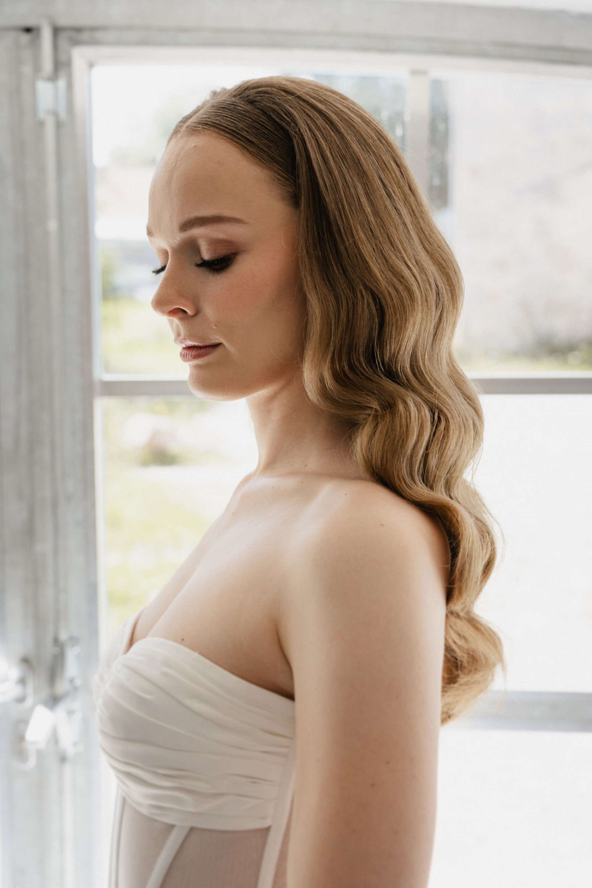 Laura <br>Foto: Gotsch Weddings<br>Organisation: Kiana Events<br>Kleid: Lenaia Bridal<br>Location: Rittergut Lucklum<br>Brautstyling: Judy R. Makeup