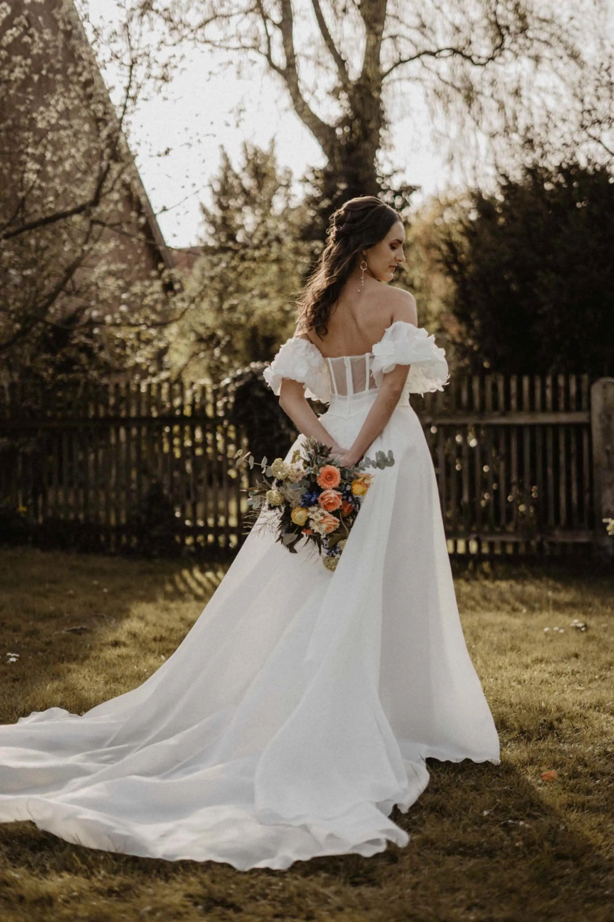 Nicole <br>Foto: Foto Borgward<br>Kleid & Anzug: weddingmanufaktur<br>Dekoration: your.day38<br>Schild: Kreativwerkstatt Lisa<br>Fotobox: Fotobox WOB<br>Blumen: Blumenstube Rex<br>Brautstyling: Judy R. Makeup