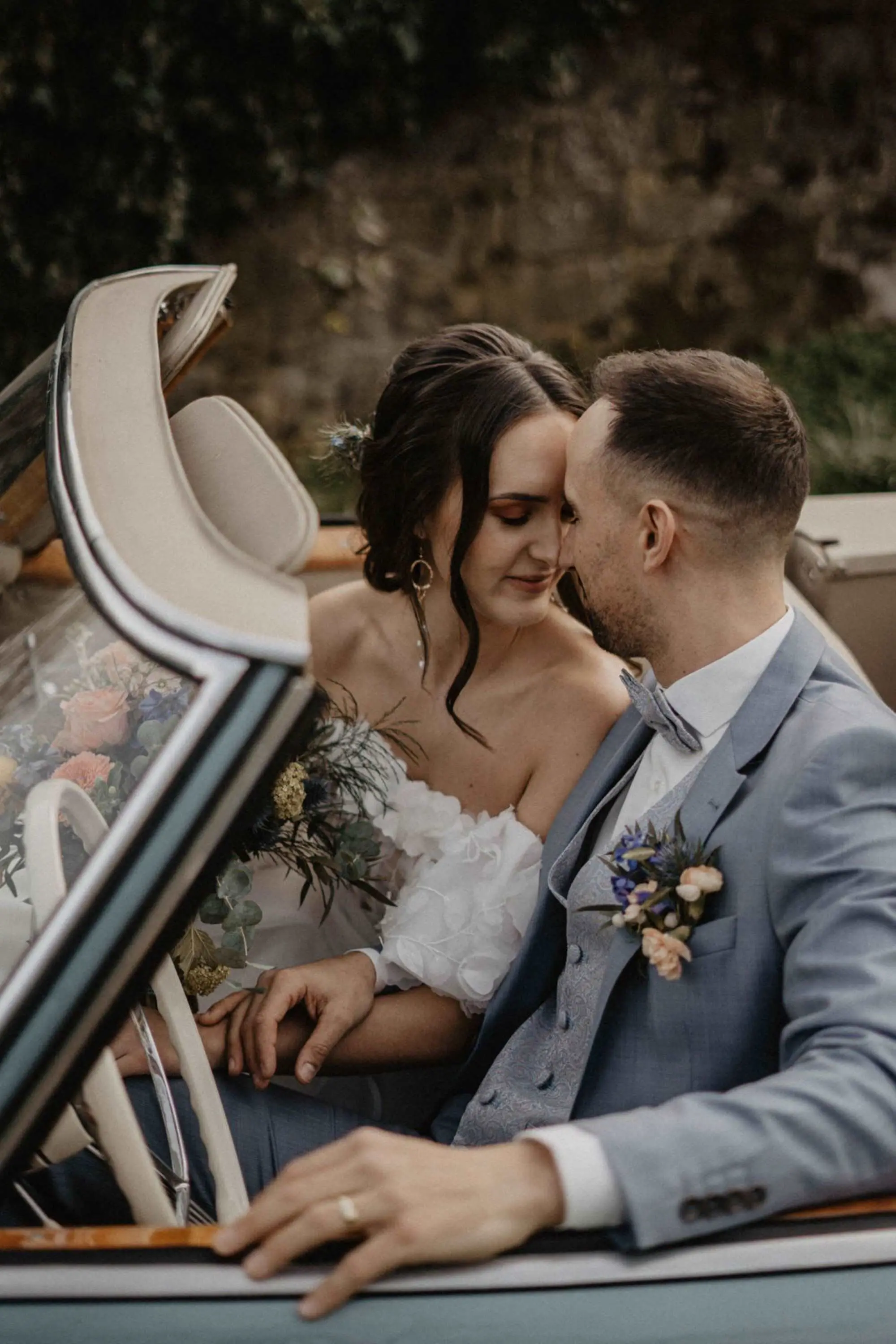 Nicole <br>Foto: Foto Borgward<br>Kleid & Anzug: weddingmanufaktur<br>Dekoration: your.day38<br>Schild: Kreativwerkstatt Lisa<br>Fotobox: Fotobox WOB<br>Blumen: Blumenstube Rex<br>Brautstyling: Judy R. Makeup