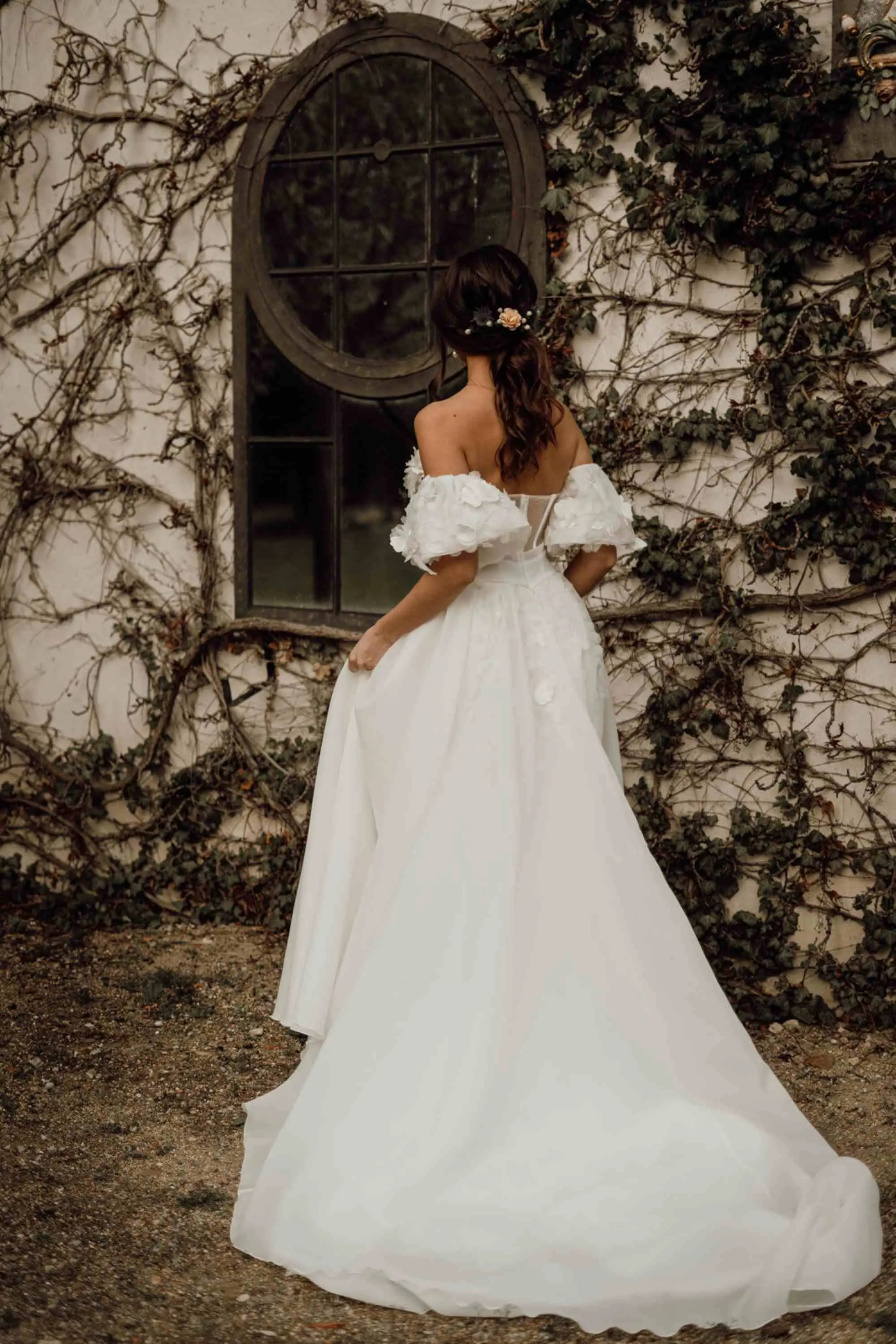 Nicole <br>Foto: Foto Borgward<br>Kleid & Anzug: weddingmanufaktur<br>Dekoration: your.day38<br>Schild: Kreativwerkstatt Lisa<br>Fotobox: Fotobox WOB<br>Blumen: Blumenstube Rex<br>Brautstyling: Judy R. Makeup