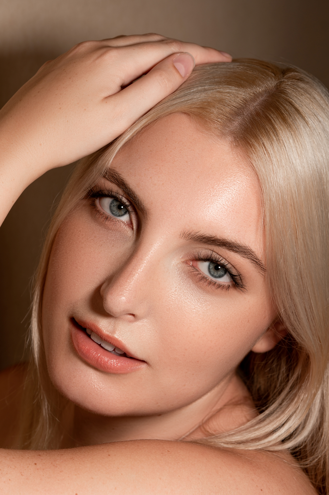 Aline <br>Foto: Nicolas Wanek<br>Makeup: Judy R. Makeup